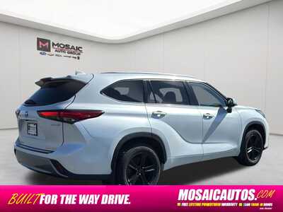 2022 Toyota Highlander, $41390. Photo 3