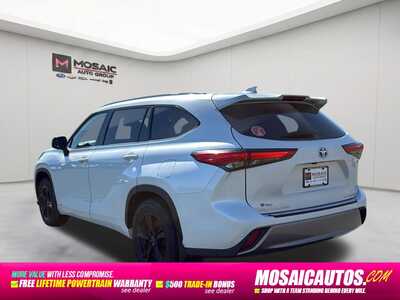 2022 Toyota Highlander, $41390. Photo 5