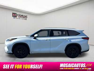 2022 Toyota Highlander, $41390. Photo 6