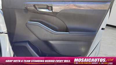 2022 Toyota Highlander, $41390. Photo 9