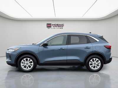 2023 Ford Escape, $22190. Photo 4