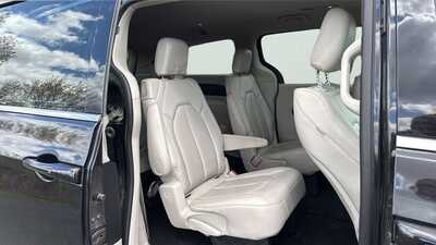 2021 Chrysler Voyager, $15280. Photo 12