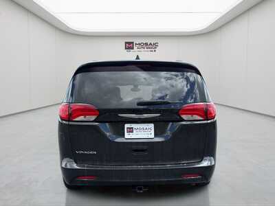2021 Chrysler Voyager, $15280. Photo 4