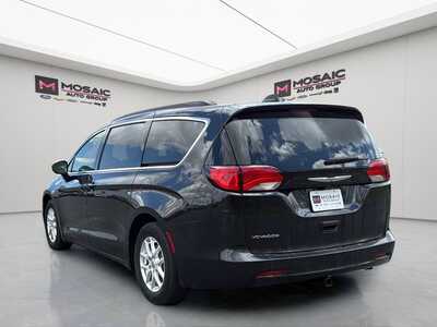 2021 Chrysler Voyager, $15280. Photo 5