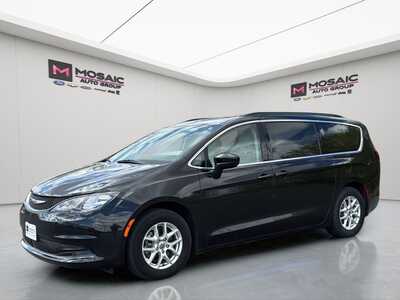 2021 Chrysler Voyager, $15280. Photo 8