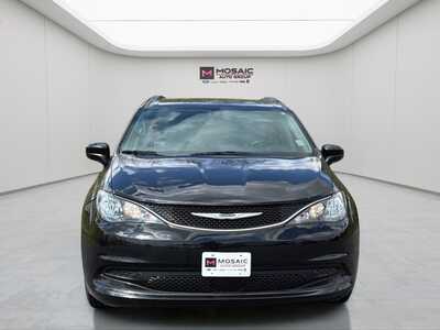 2021 Chrysler Voyager, $15280. Photo 9
