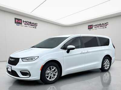 2023 Chrysler Pacifica, $23495. Photo 3
