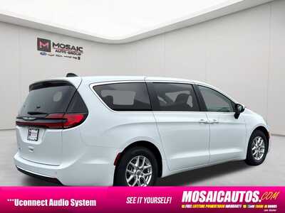 2023 Chrysler Pacifica, $22990. Photo 7