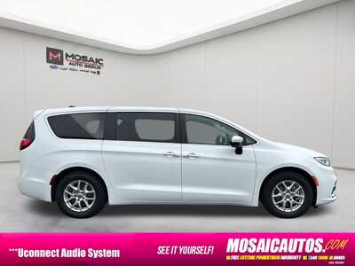 2023 Chrysler Pacifica, $22990. Photo 8