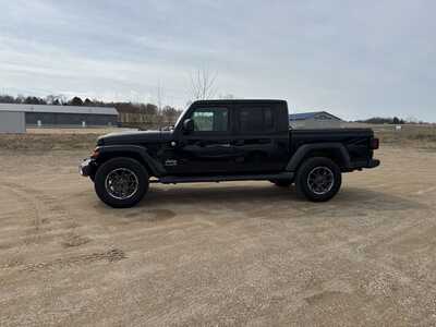 2021 Jeep Gladiator, $30380. Photo 4