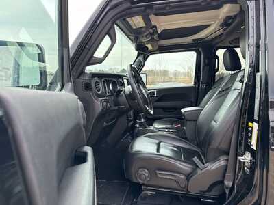 2021 Jeep Gladiator, $30380. Photo 6