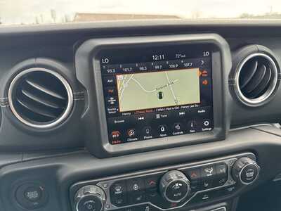 2021 Jeep Gladiator, $30380. Photo 7