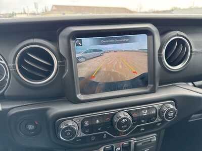 2021 Jeep Gladiator, $30380. Photo 8