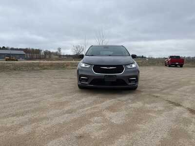 2023 Chrysler Pacifica, $0. Photo 2