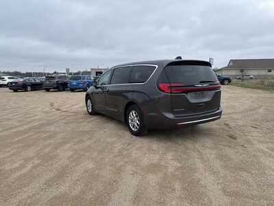 2023 Chrysler Pacifica, $0. Photo 5