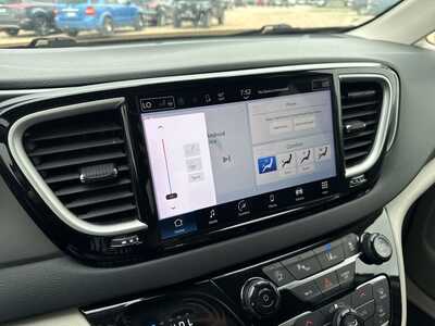 2023 Chrysler Pacifica, $0. Photo 8