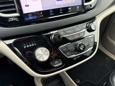2023 Chrysler Pacifica, $0. Photo 9