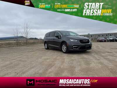 2023 Chrysler Pacifica, $0. Photo 1