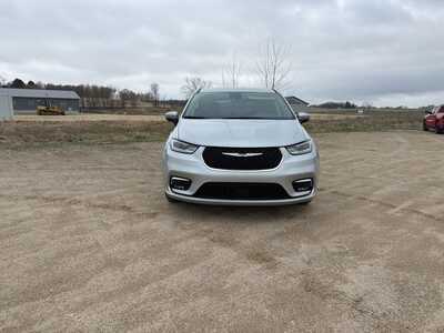 2023 Chrysler Pacifica, $0. Photo 2