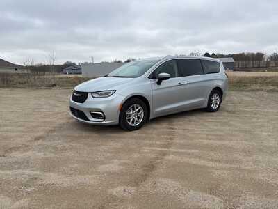2023 Chrysler Pacifica, $0. Photo 3
