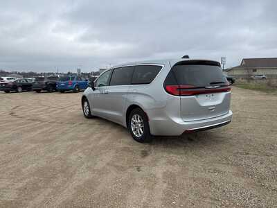 2023 Chrysler Pacifica, $0. Photo 5
