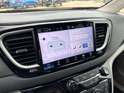 2023 Chrysler Pacifica, $0. Photo 7