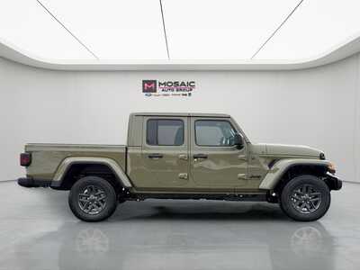 2026 Jeep Gladiator, $37974. Photo 9