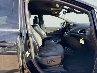 2026 Chrysler Pacifica, $40550. Photo 11