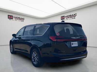 2026 Chrysler Pacifica, $40550. Photo 5