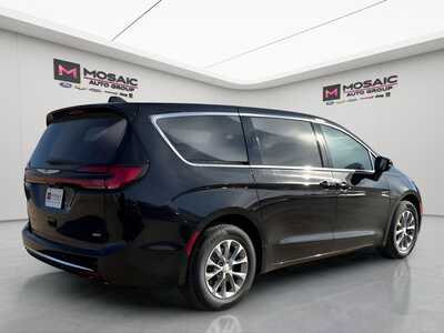 2026 Chrysler Pacifica, $40550. Photo 8