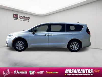 2024 Chrysler Pacifica, $25990. Photo 4
