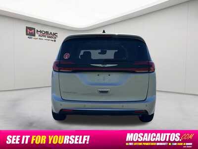 2024 Chrysler Pacifica, $25990. Photo 6