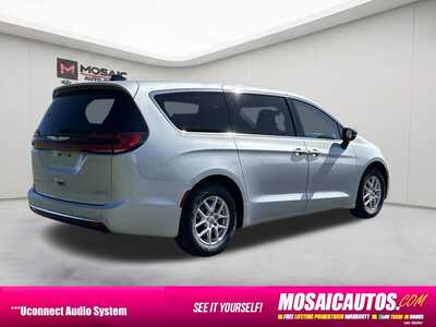 2024 Chrysler Pacifica, $25990. Photo 7