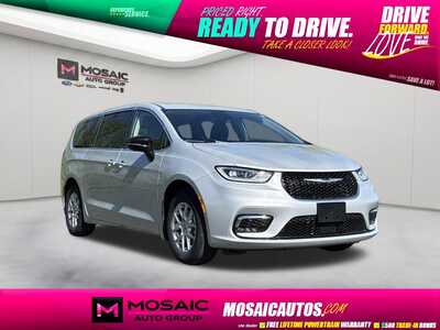 2024 Chrysler Pacifica, $25990. Photo 1