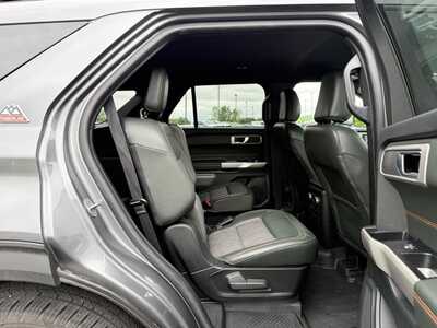 2022 Ford Explorer, $28000. Photo 12
