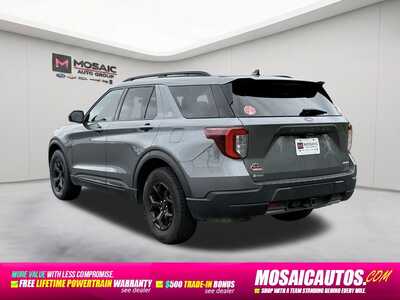2022 Ford Explorer, $28000. Photo 5