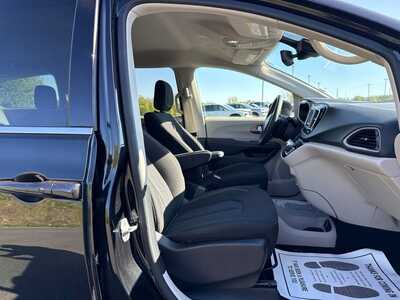 2023 Chrysler Voyager, $21890. Photo 11