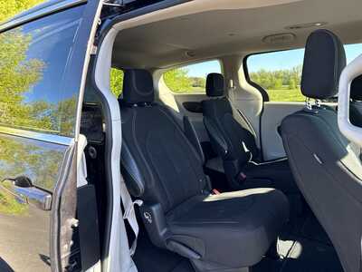 2023 Chrysler Voyager, $21890. Photo 12