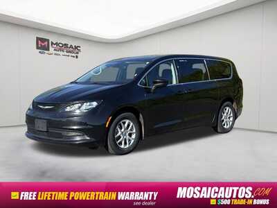 2023 Chrysler Voyager, $21890. Photo 3