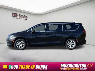 2023 Chrysler Voyager, $21890. Photo 4