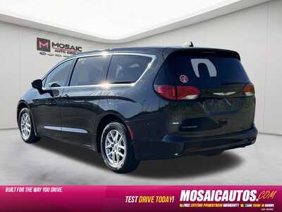 2023 Chrysler Voyager, $21890. Photo 5