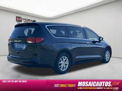 2023 Chrysler Voyager, $21890. Photo 7