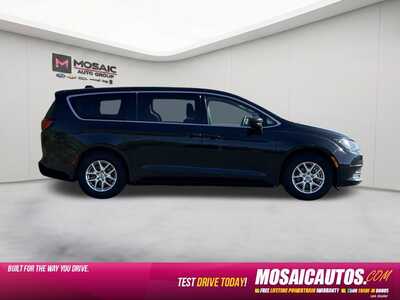 2023 Chrysler Voyager, $21890. Photo 8