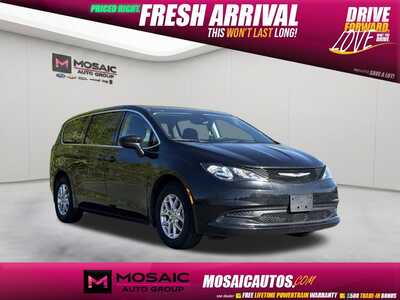 2023 Chrysler Voyager, $21890. Photo 1