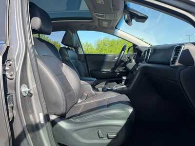 2018 Kia Sportage, $11690. Photo 11