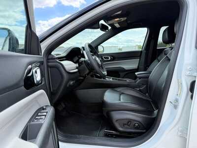 2025 Jeep Compass, $0. Photo 8