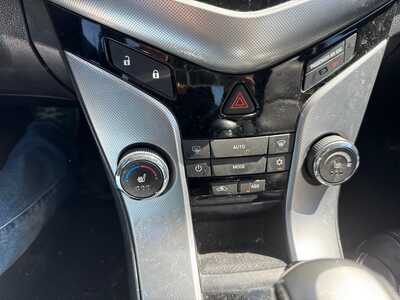 2013 Chevrolet Cruze, $6490. Photo 9