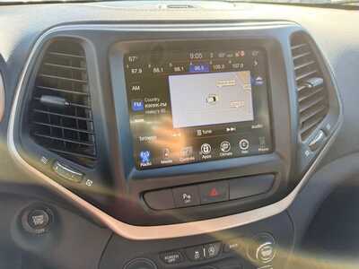 2018 Jeep Cherokee, $13130. Photo 10