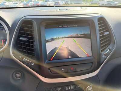 2018 Jeep Cherokee, $13130. Photo 11