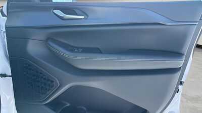 2026 Jeep Grand Cherokee, $36385. Photo 9
